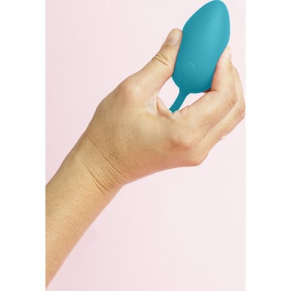 S Pleasures Odette egg vibrator in pastel lilac with its remote control