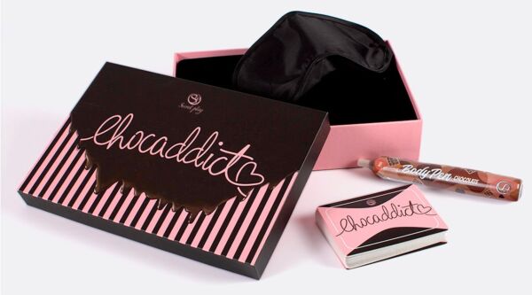 Secret Play Chocaddict erotic card game with its cards, blindfold and chocolate body pen